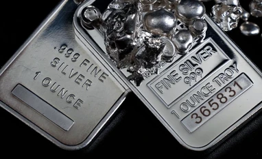 How to trade silver amid strong dollar and firmer yields? Analyst decode Silver bar
